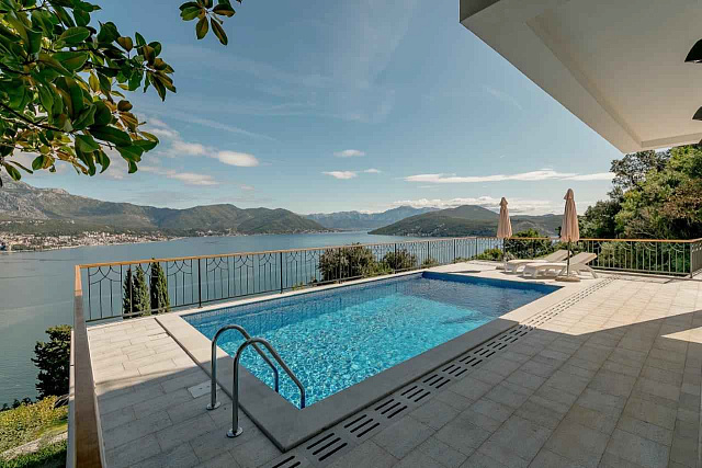 For sale luxury villa in Herceg Novi with a panoramic sea view   — photo 7